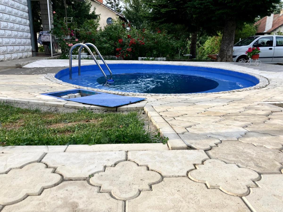 White House With Sauna And Jacuzzi Novi Sad Extérieur photo