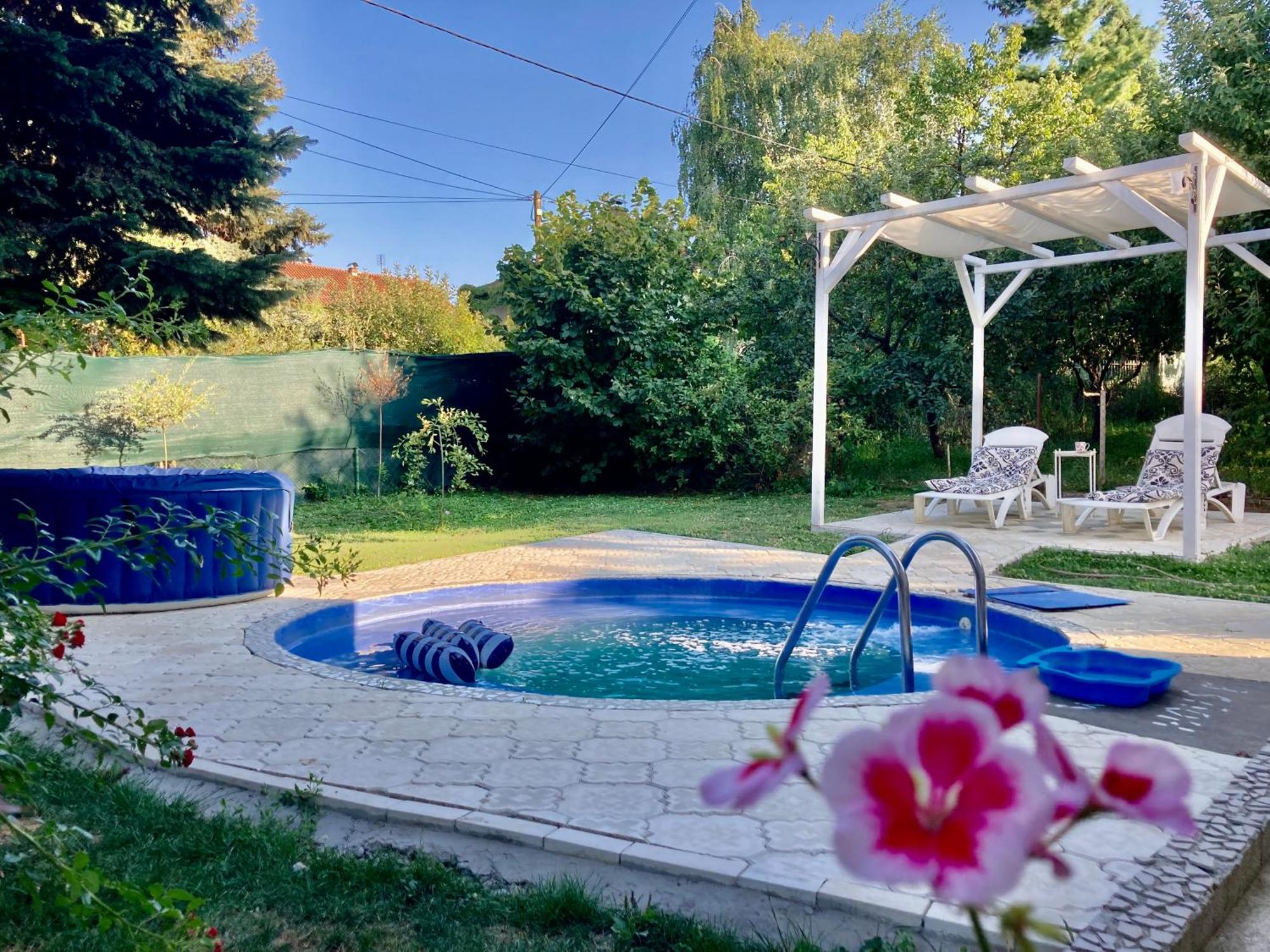 White House With Sauna And Jacuzzi Novi Sad Extérieur photo