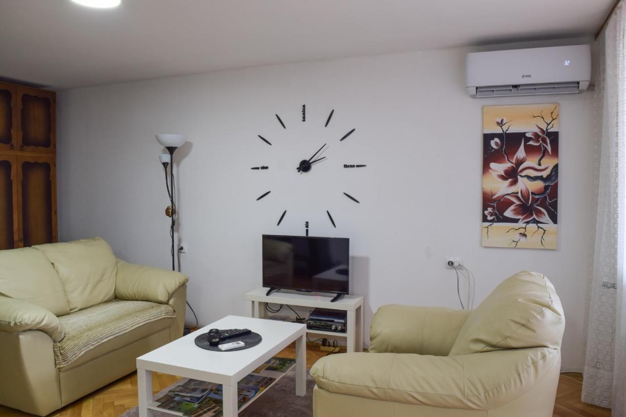 White House With Sauna And Jacuzzi Novi Sad Extérieur photo
